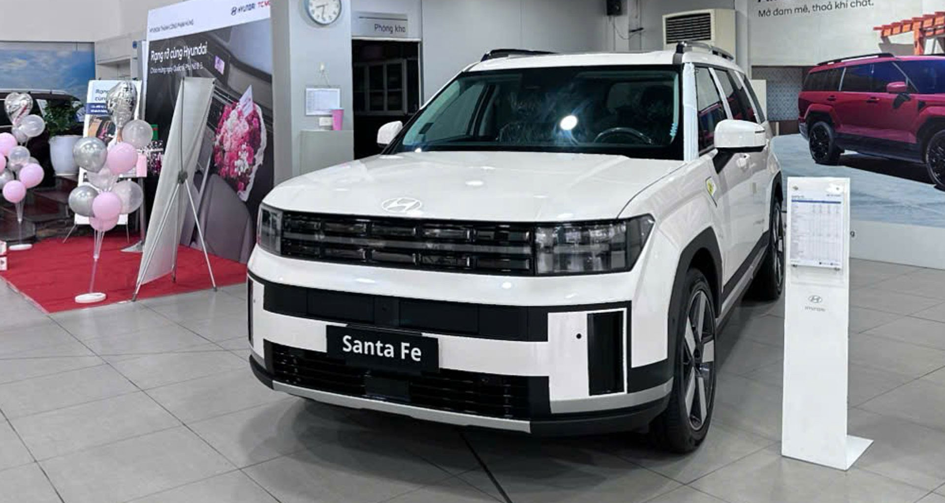 Pre-Tet auto market heats up as carmakers slash prices to clear inventory