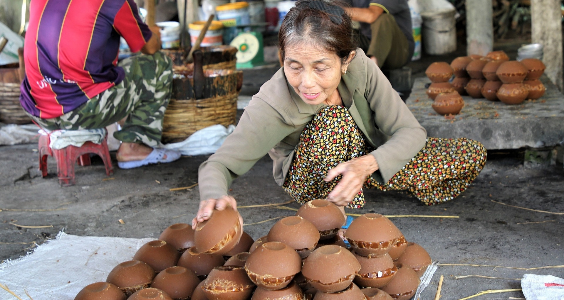 Da Nang’s night-lit sugar kilns preserve a Tet ritual for the Kitchen Gods