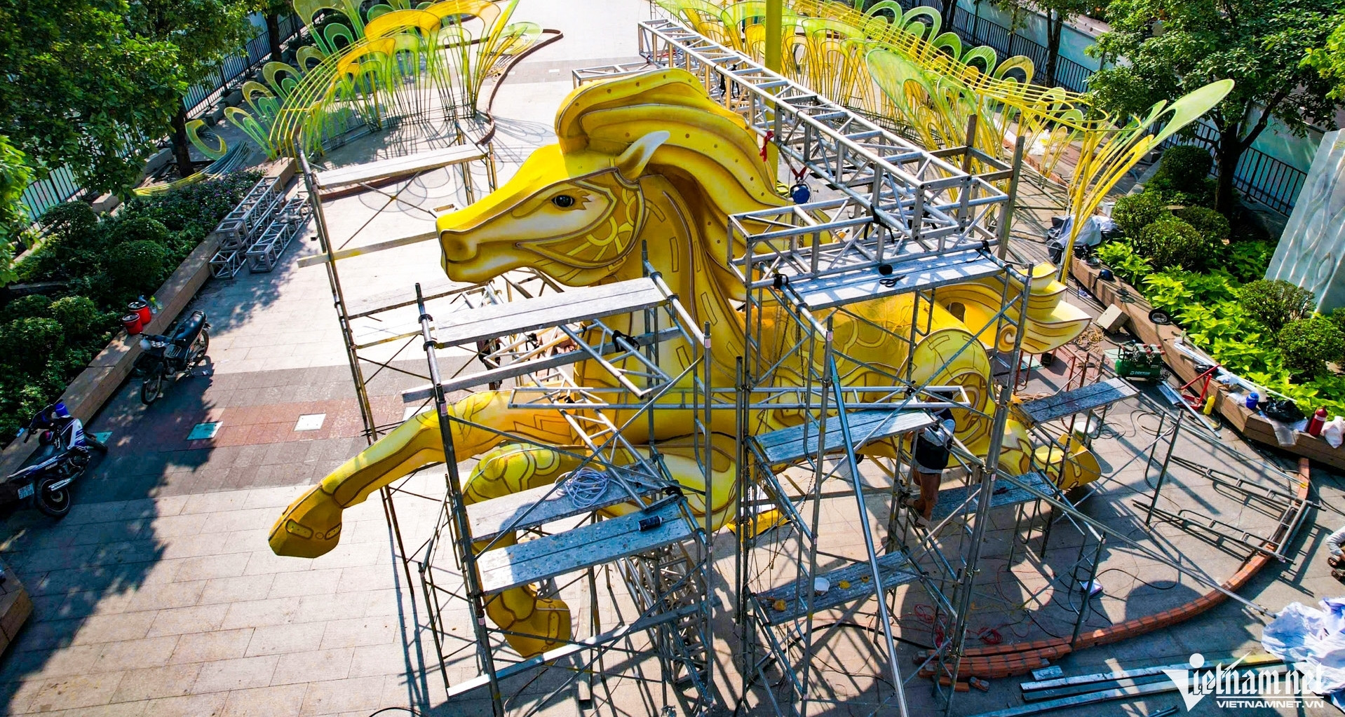The sacred horse of Saint Giong rises above Nguyen Hue Flower Street