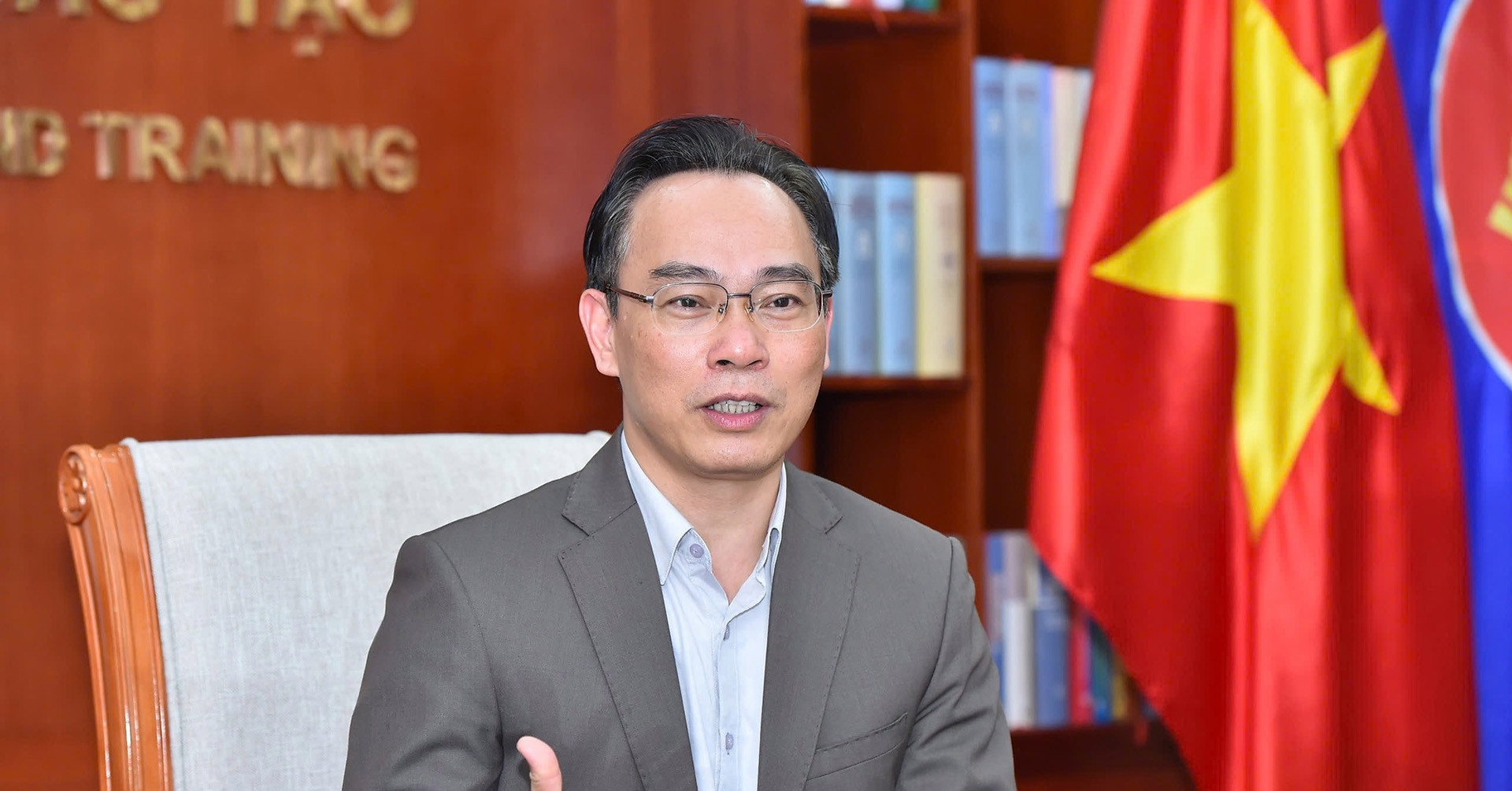 Hoang Minh Son appointed acting minister of education and training