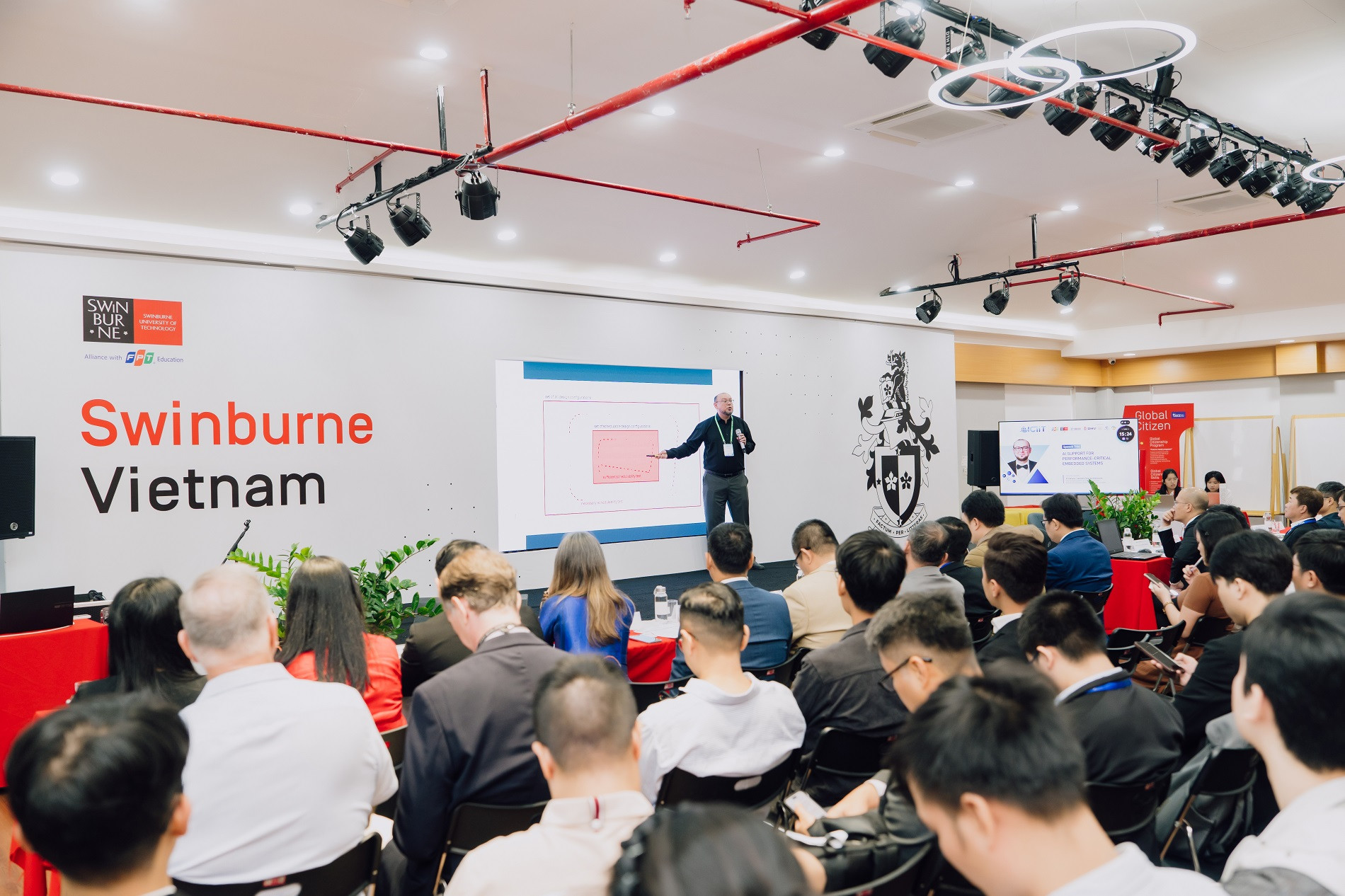 FPT and Swinburne Vietnam host global AI conference in Da Nang
