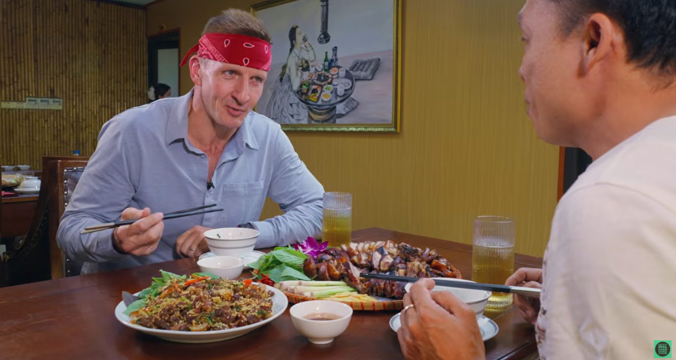 Hanoi’s bamboo rat specialty impresses foreign food vlogger