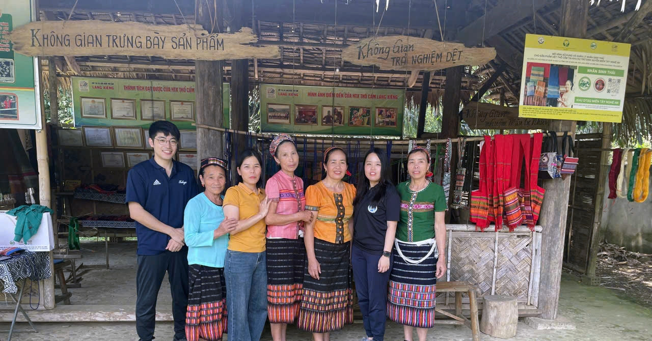 Japanese volunteer helps preserve Thai culture in the mountains of Nghe An