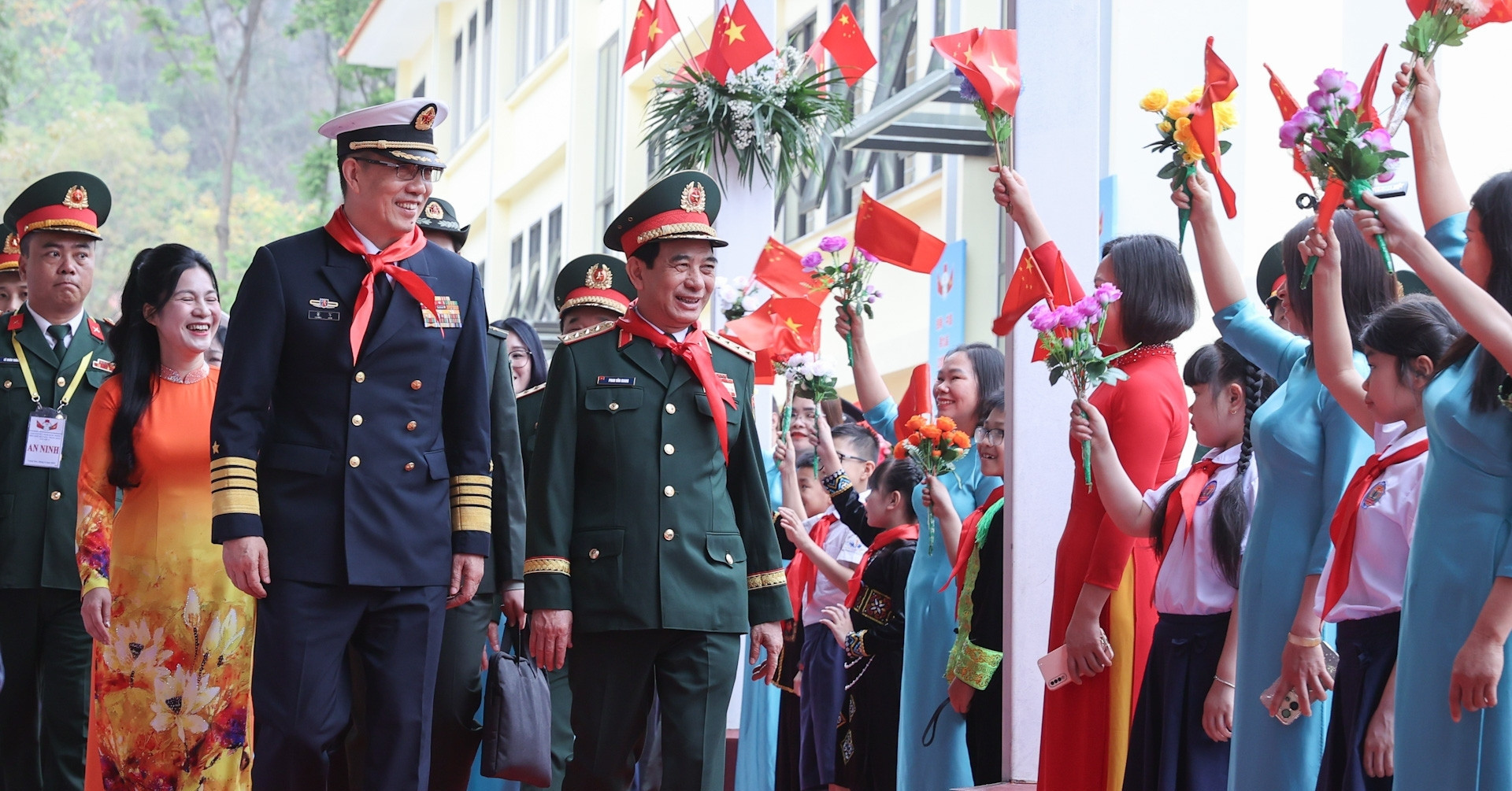 Vietnam and China defense ministers to meet at border exchange