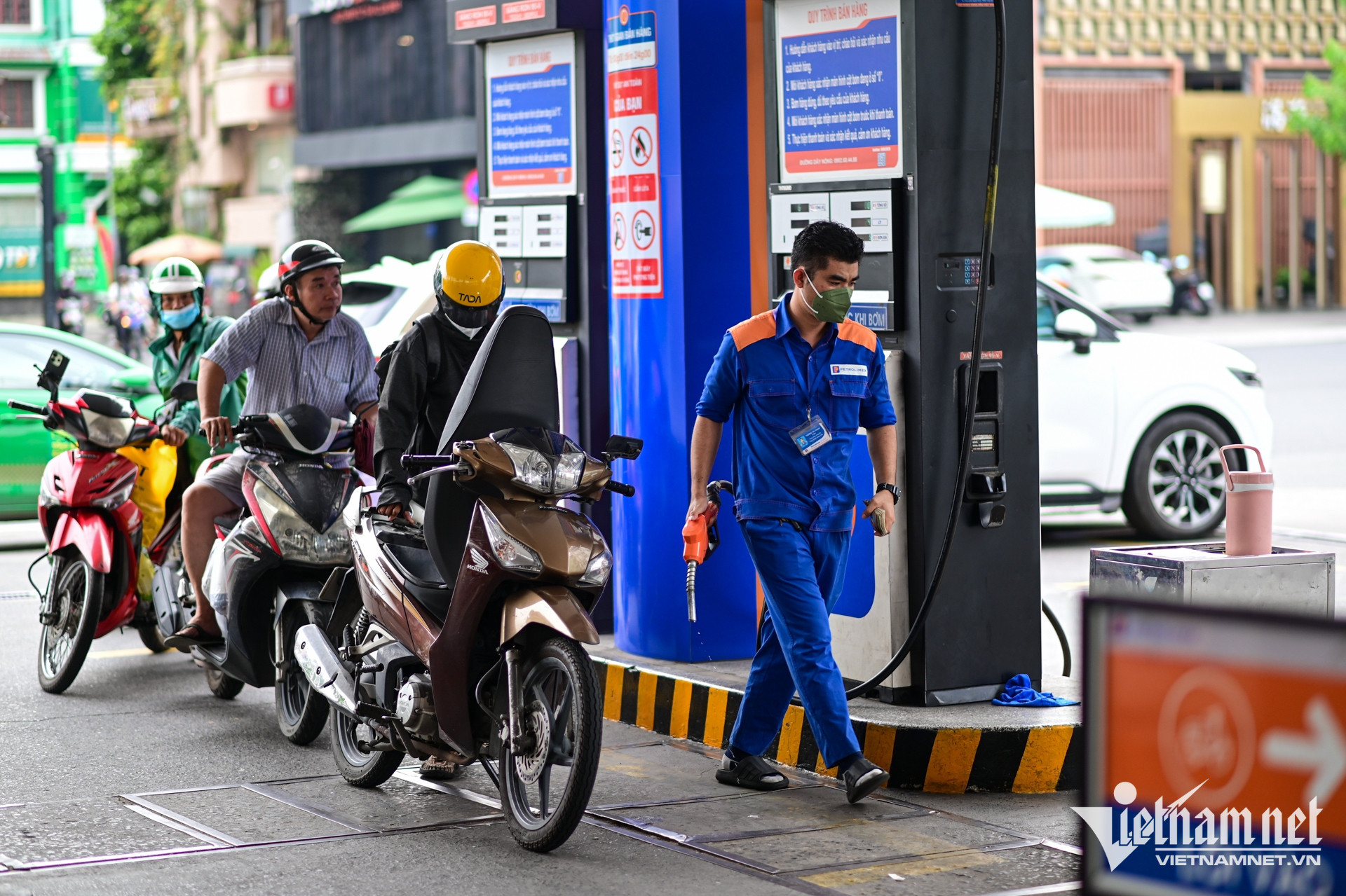 W-xăng dầu   Nguyễn Huế 7.jpg