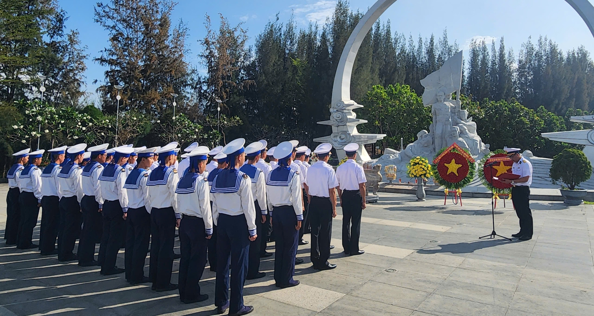 Vietnam submarine regiment honors Gac Ma martyrs