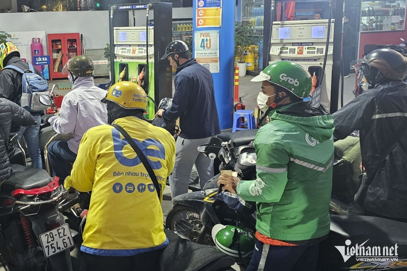 Ride-hailing drivers distressed by fuel price shock, firms launch lifebuoys