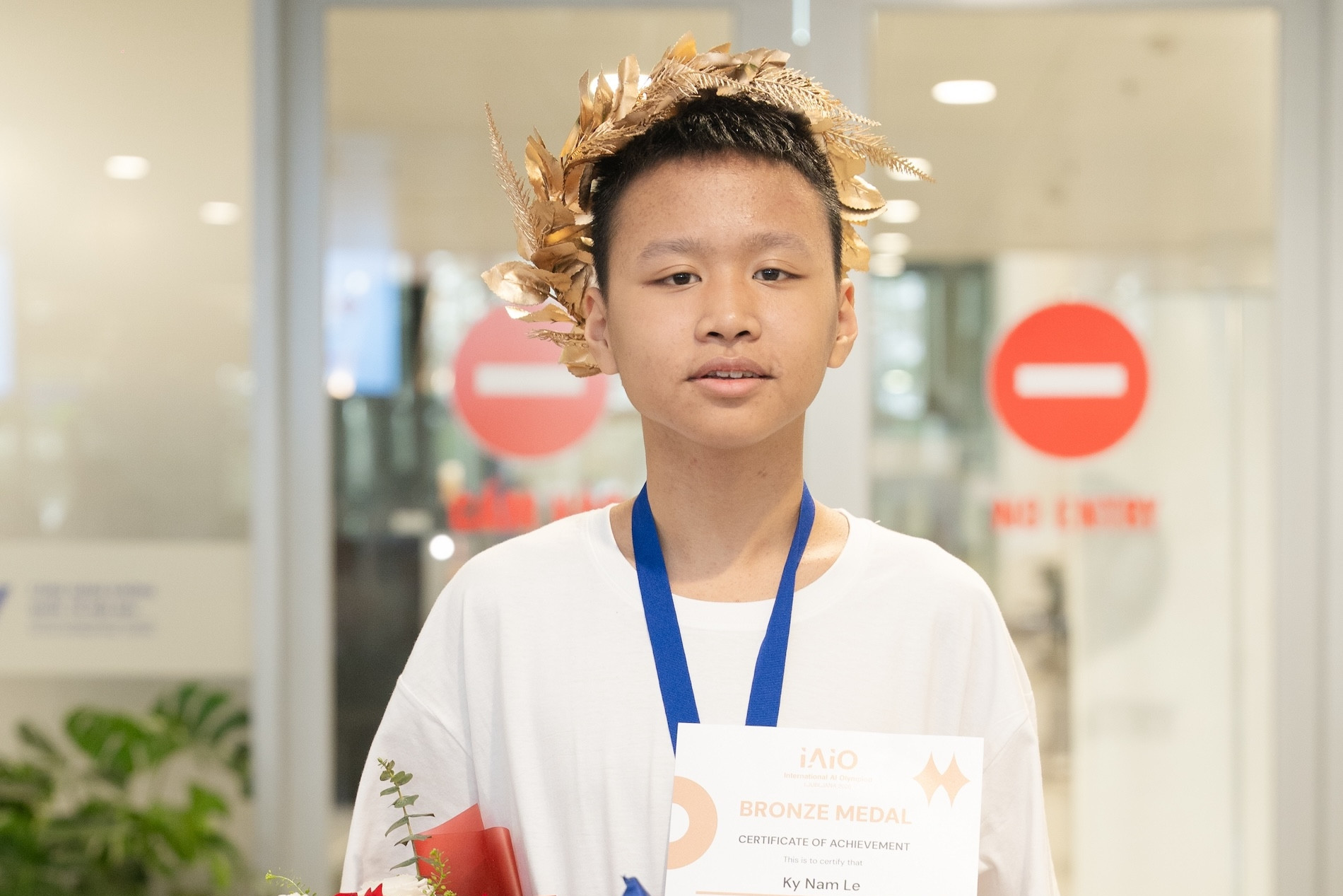 Vietnamese male student wins prize at World AI Olympiad at age 14