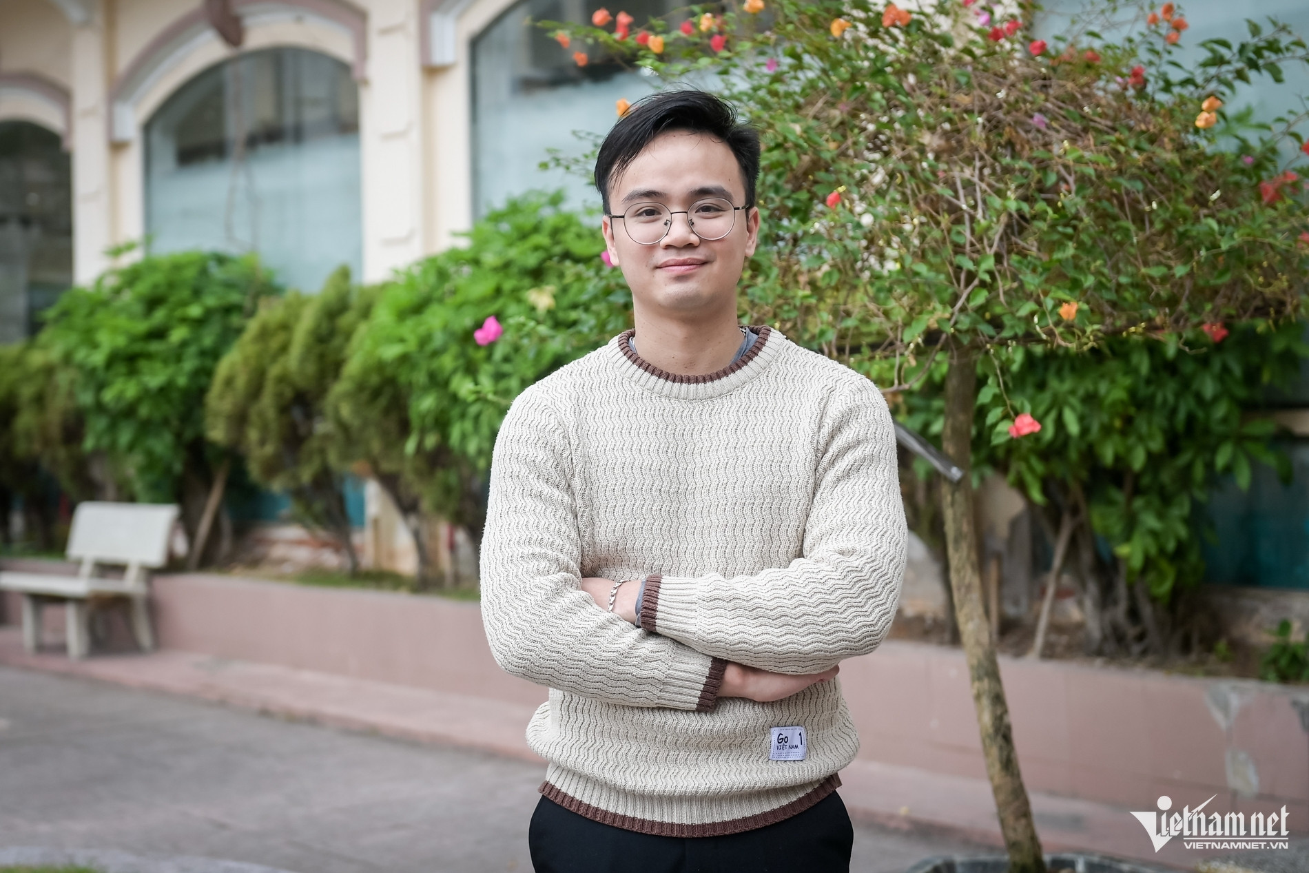 Alumnus returns as mentor, fulfilling his high school dream