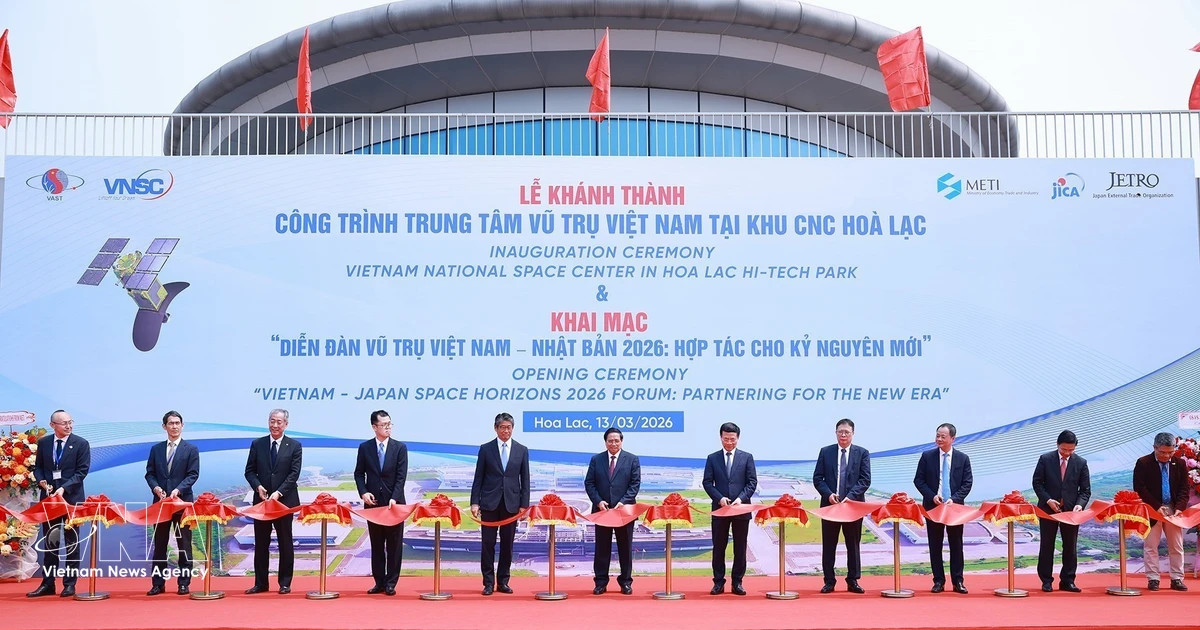 PM calls for accelerated space technology development in Vietnam