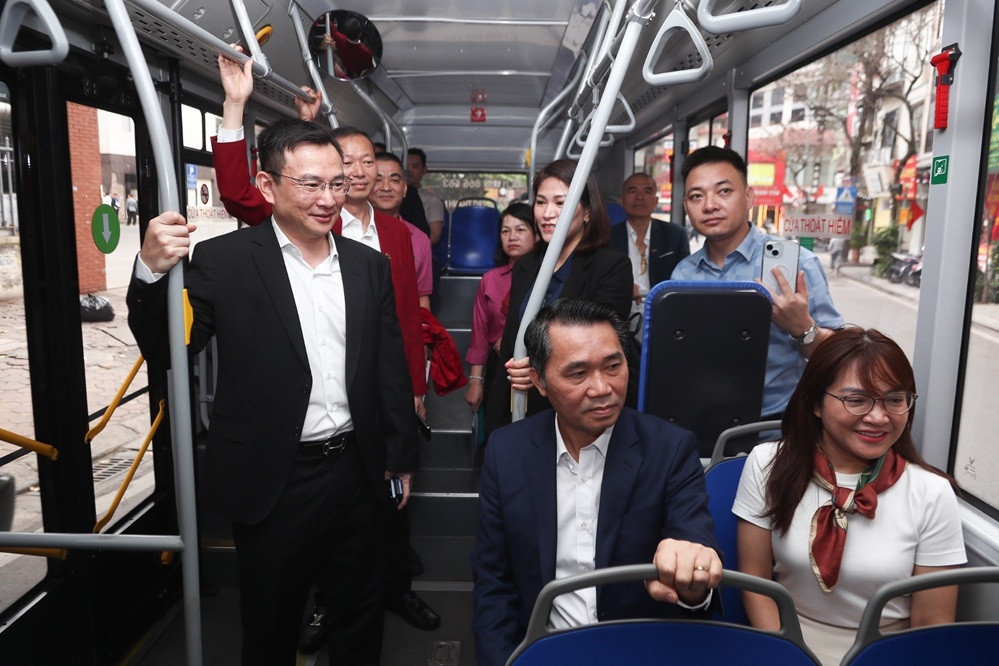 Hanoi moves to make buses and metro more attractive to commuters