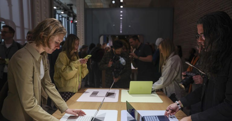 Apple turns component crisis into weapon with low-cost devices