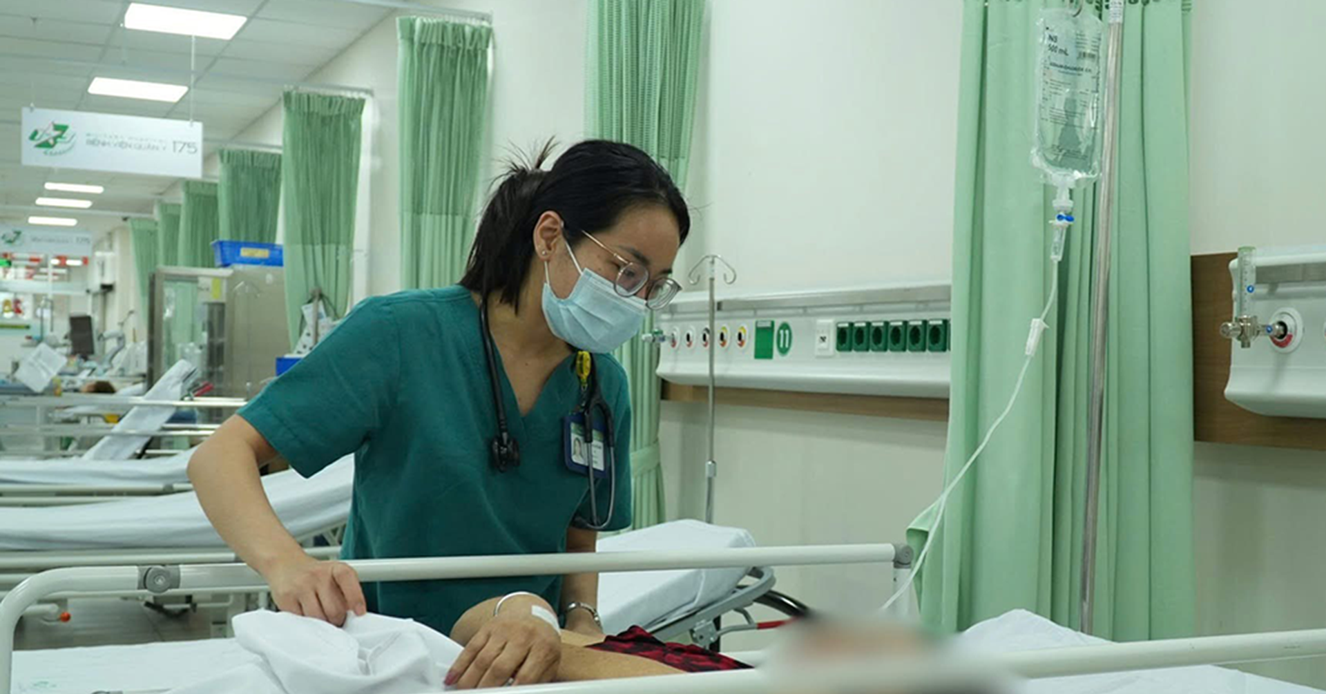 Suspected food poisoning cases linked to HCM City banh mi shop rise to 22