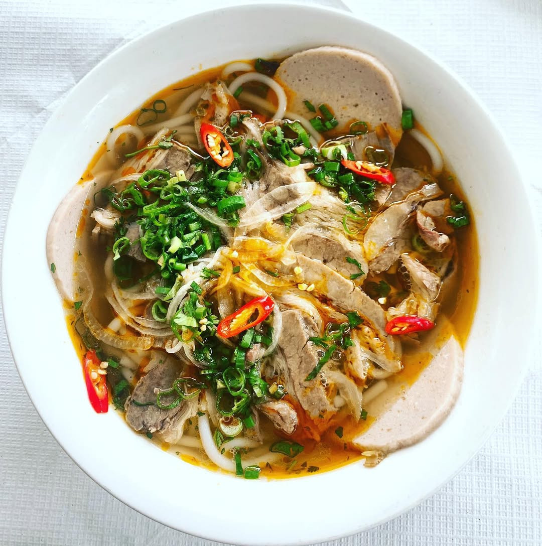 BÚN BÒ HUẾ (spicy beef noodle soup) 🍜🍜🍜.jpg