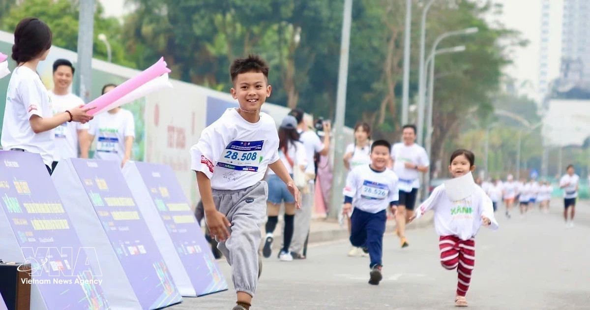 Over 2,000 join Hanoi run in response to Earth Hour 2026