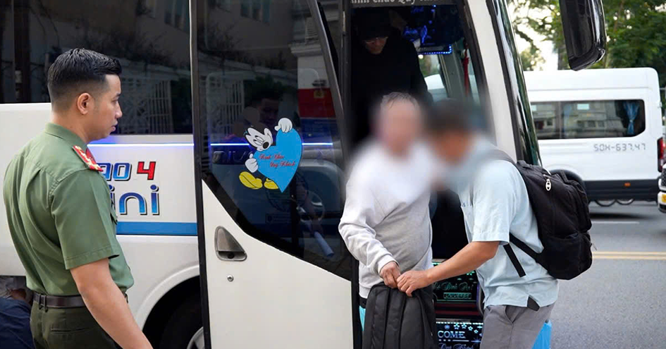 Ho Chi Minh City receives 34 deportees from the US