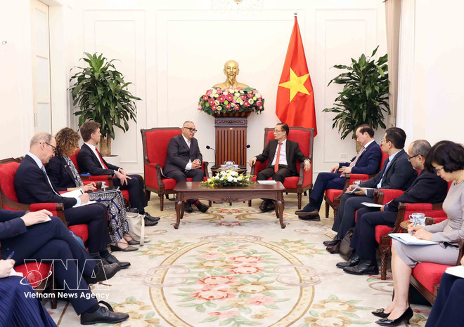 vnanet-fm-holds-talks-with-european-commissioner-for-international-partnerships-2.jpg