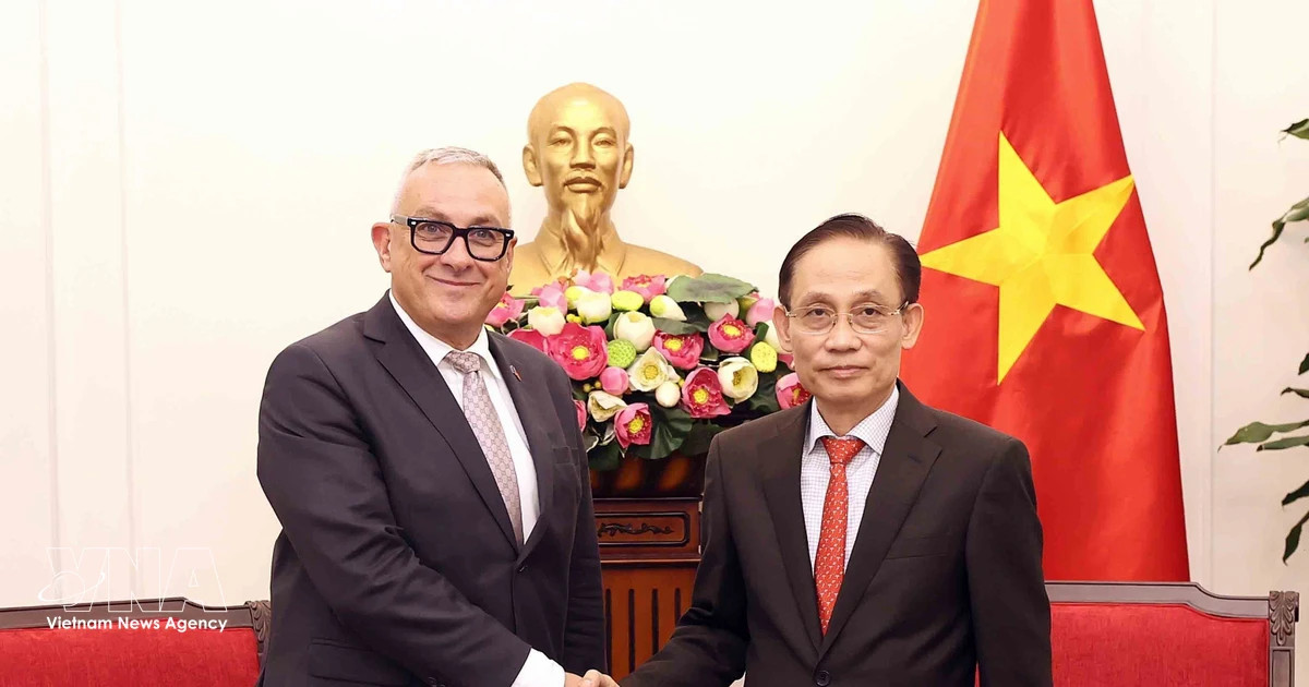 Foreign Minister holds talks with European Commissioner for Int'l Partnerships