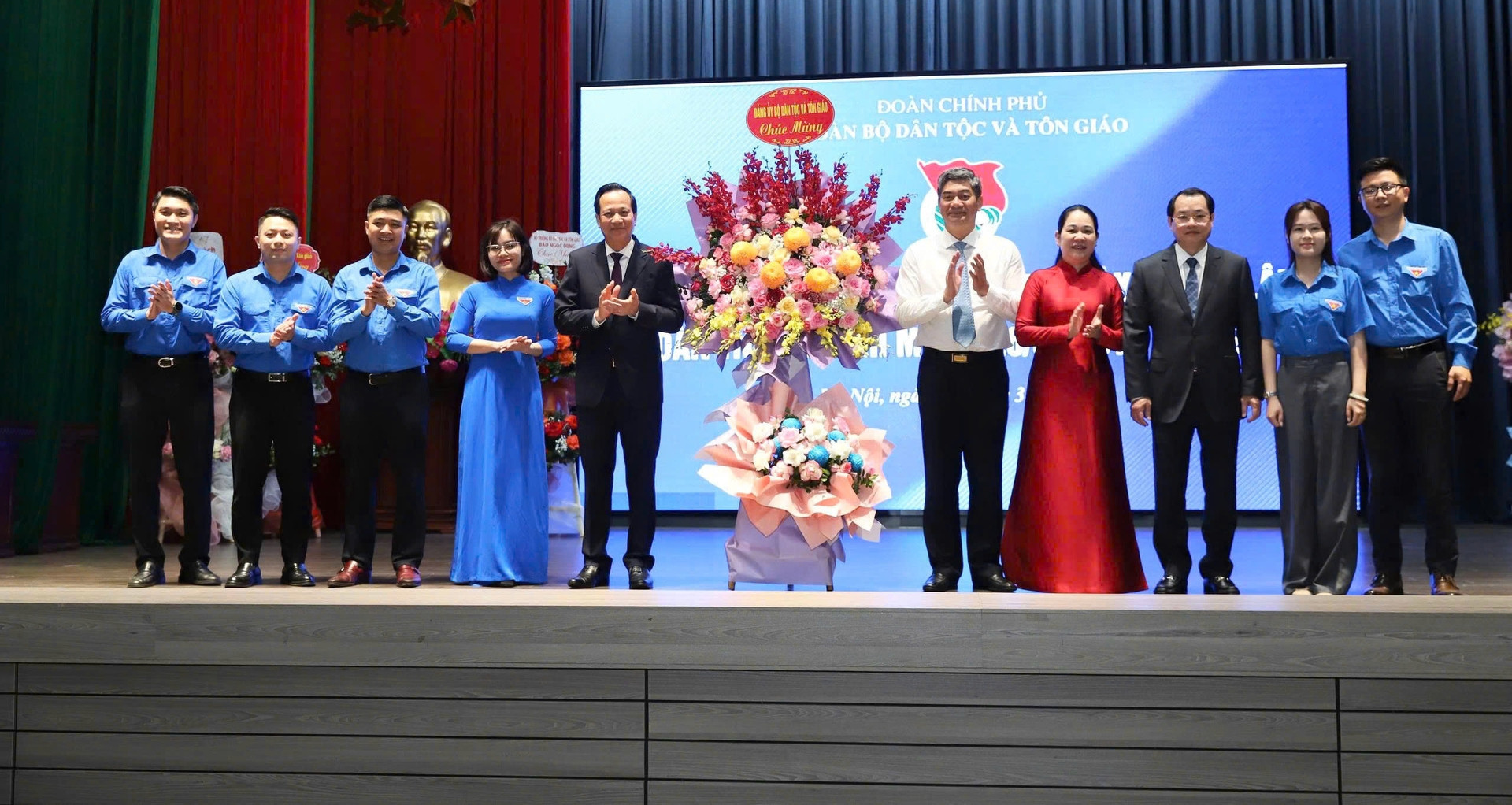 Minister Dao Ngoc Dung attends 95th anniversary celebration of Youth Union