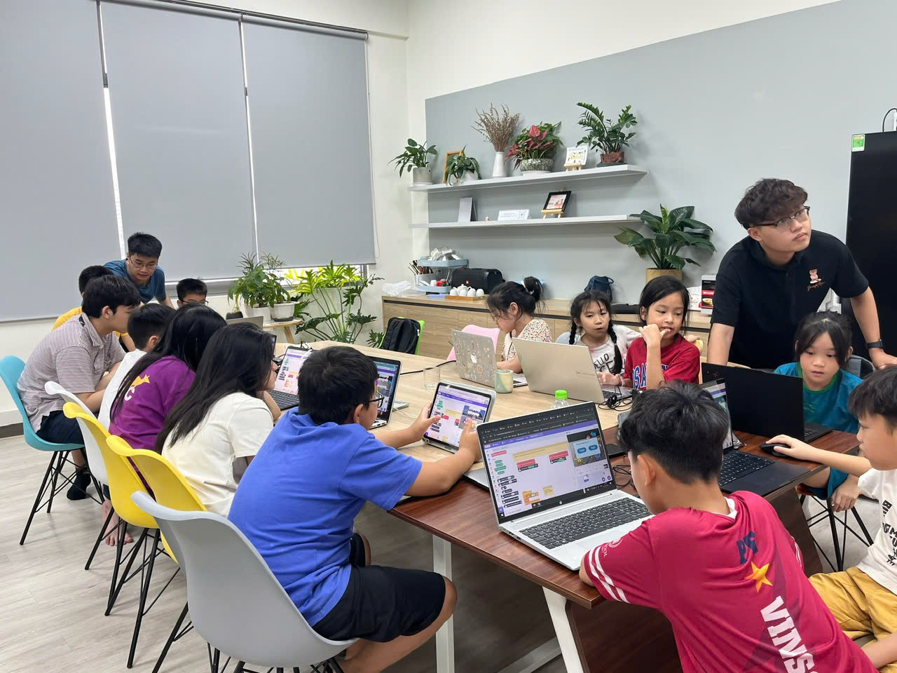 Experts urge early AI-talent identification to build elite workforce in Vietnam