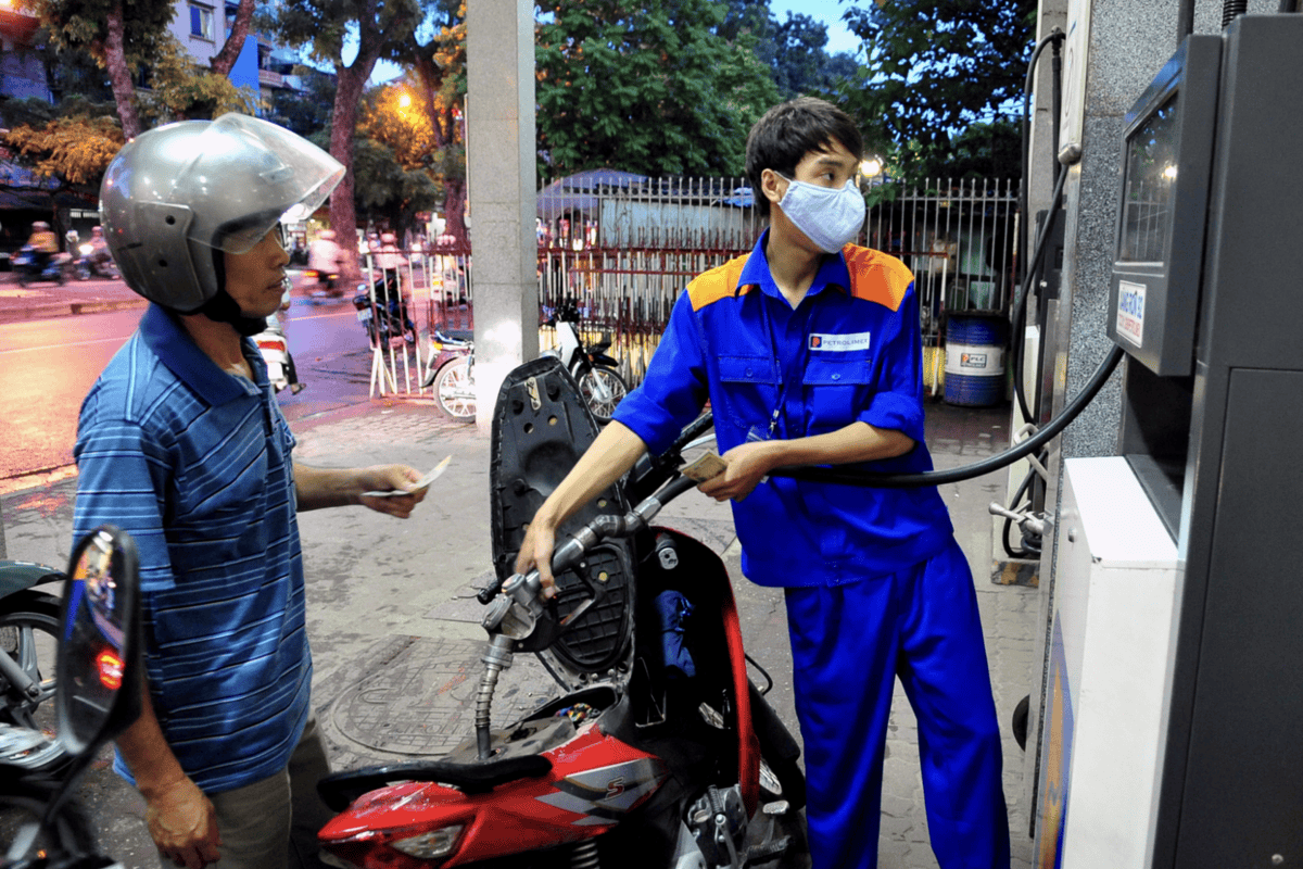 Vietnam weighs dual scenarios to safeguard energy supply amid tensions