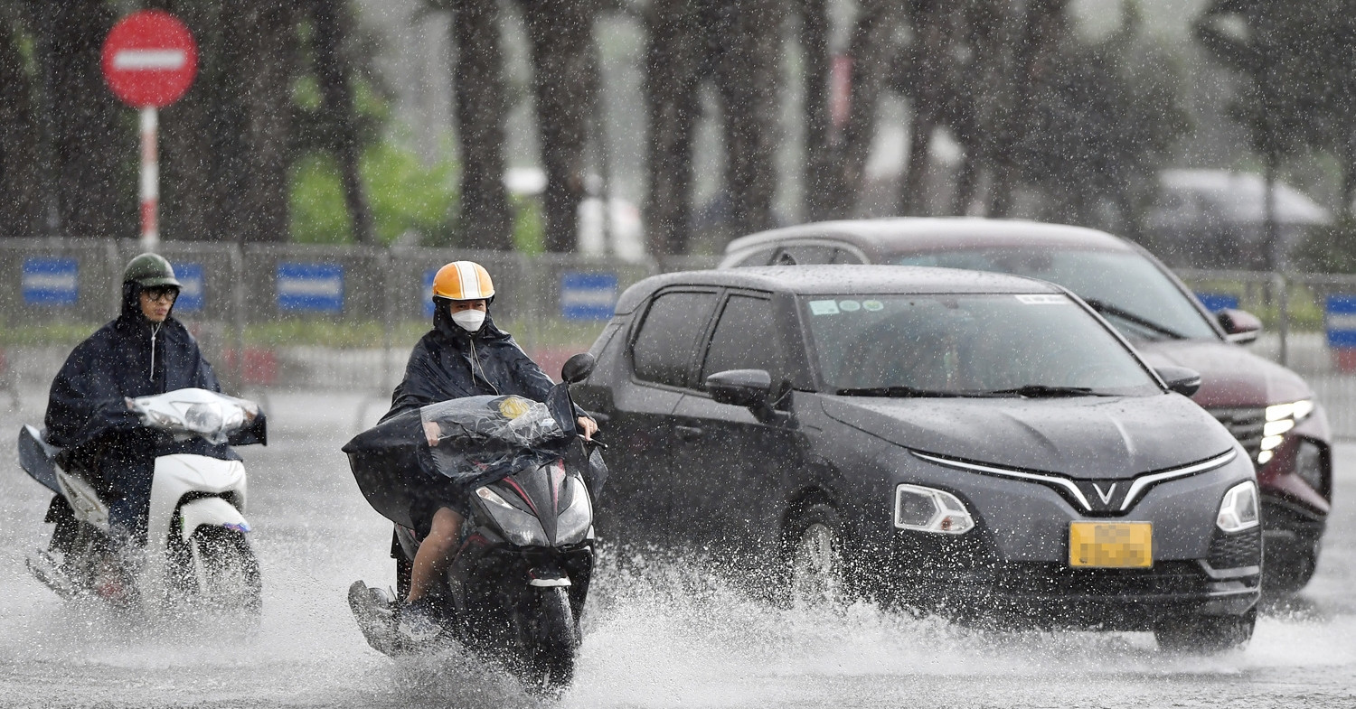 Hailstorms kill four in northern Vietnam amid seasonal shift