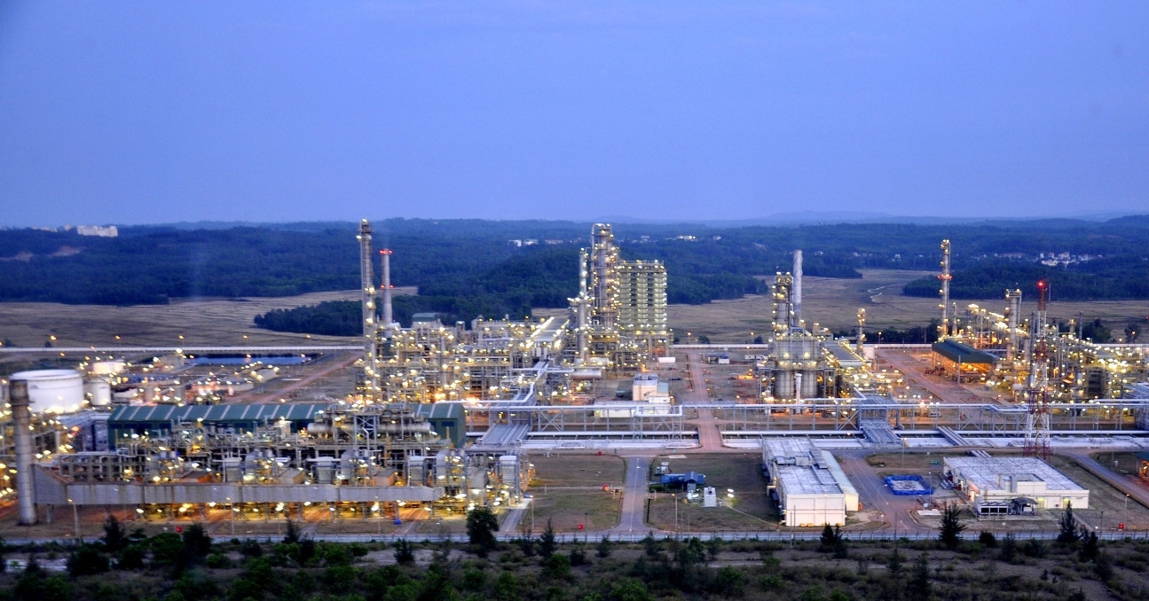 Fearing supply shocks, Dung Quat urges limits on crude exports