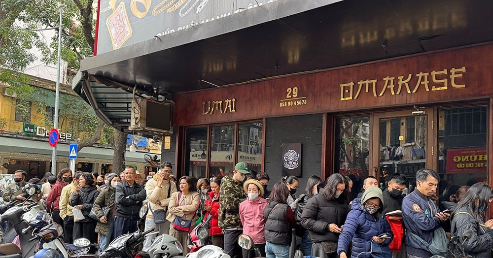 Gold rush returns as Vietnamese buyers line up early