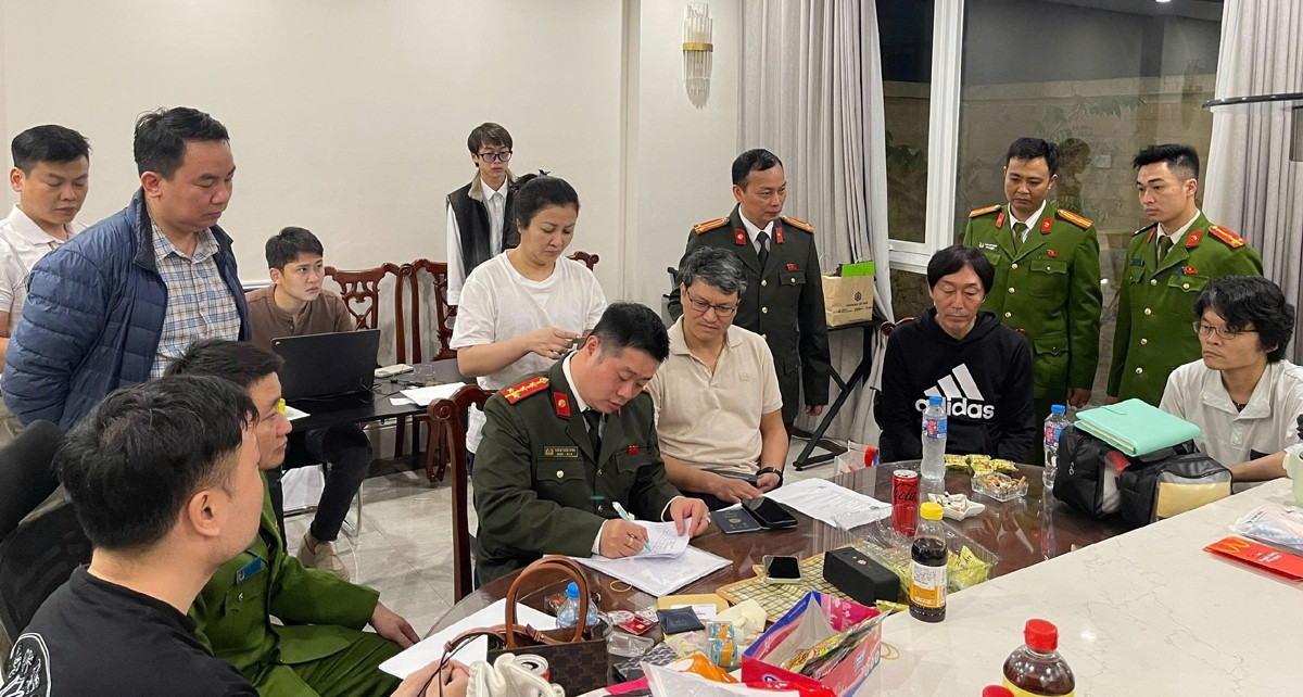 Police raid Hanoi apartments, bust gang posing as Japanese police