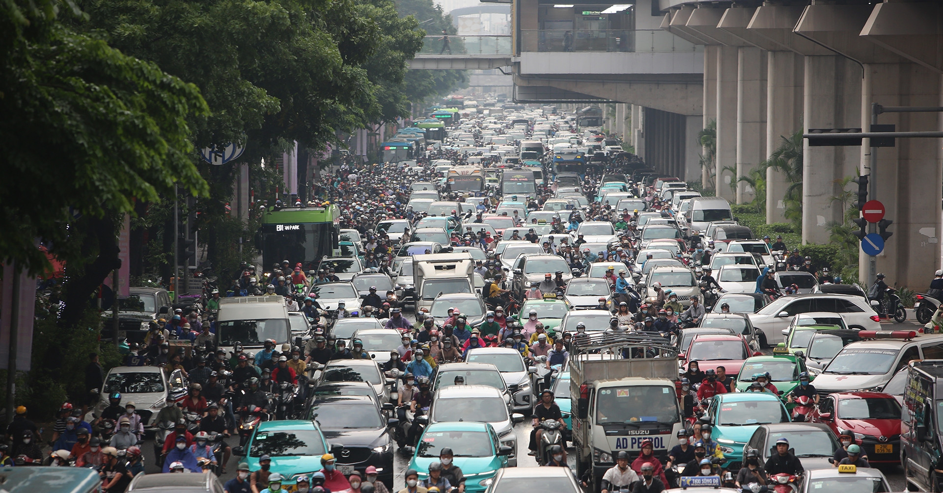 Road expansion alone won’t solve Hanoi’s traffic woes