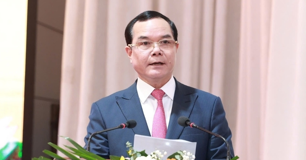 Nguyen Anh Tuan elected head of VN trade union as Nguyen Dinh Khang moves on