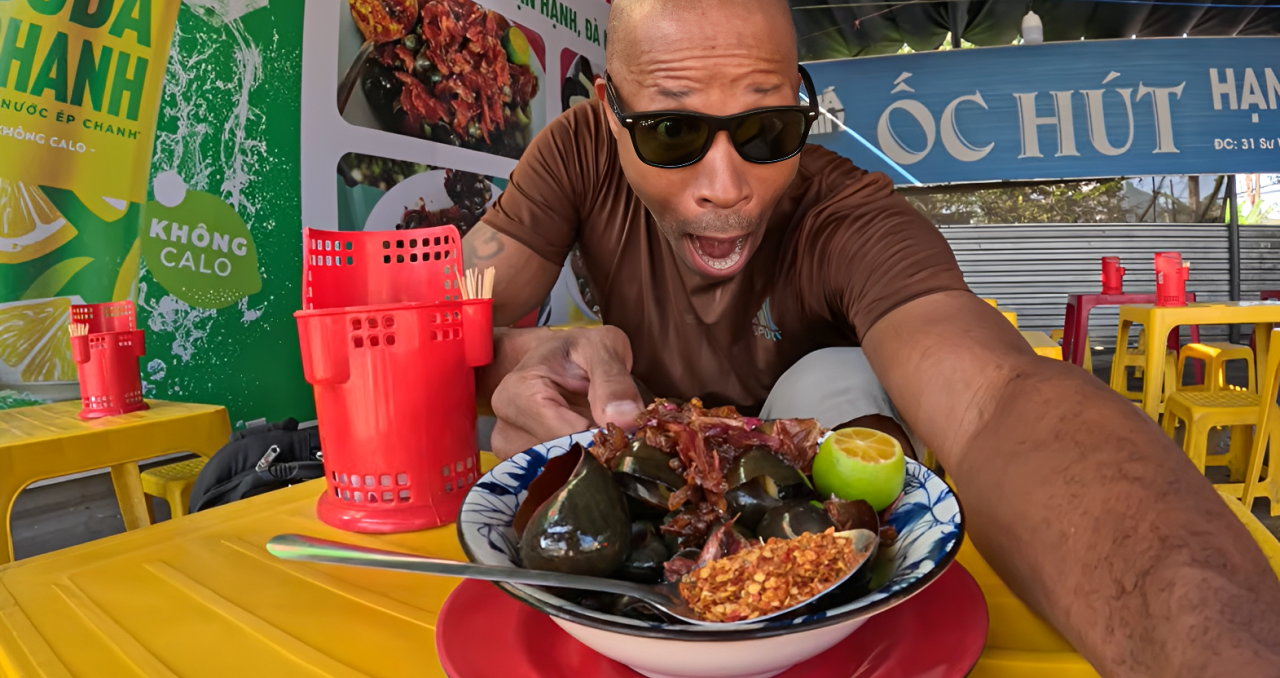 Da Nang street food impresses US tourist with unique flavors