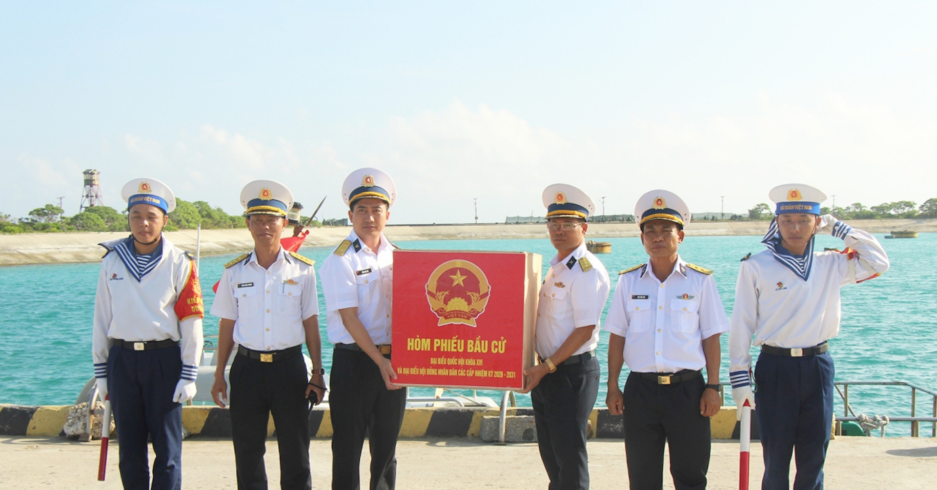 Truong Sa islands hold early vote for Vietnam’s 16th National Assembly