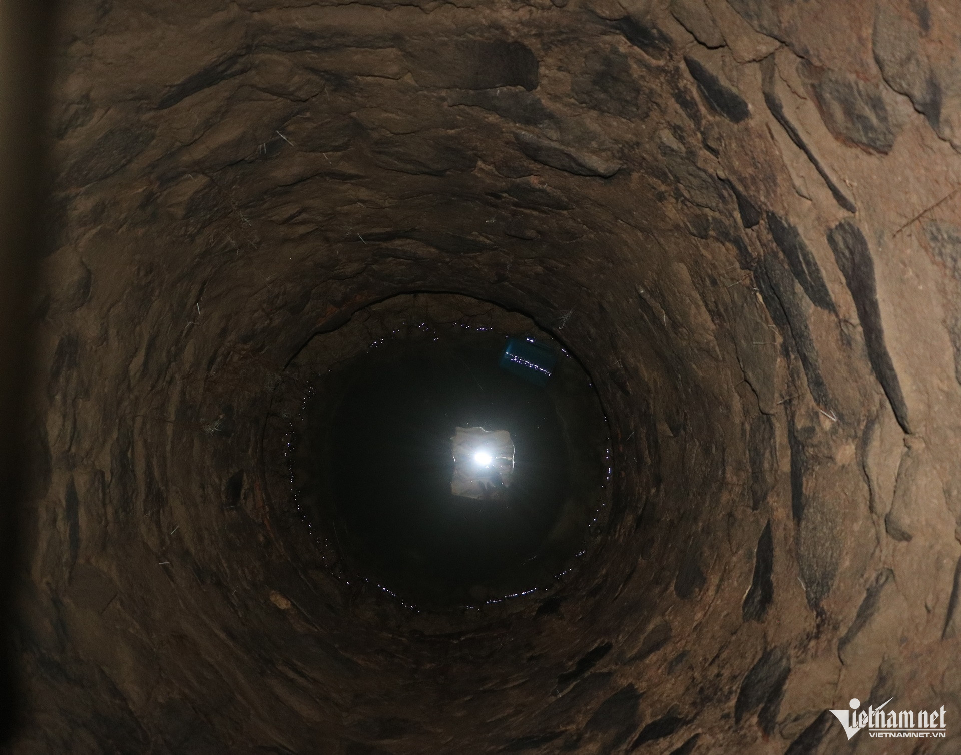 ancient well2.jpg