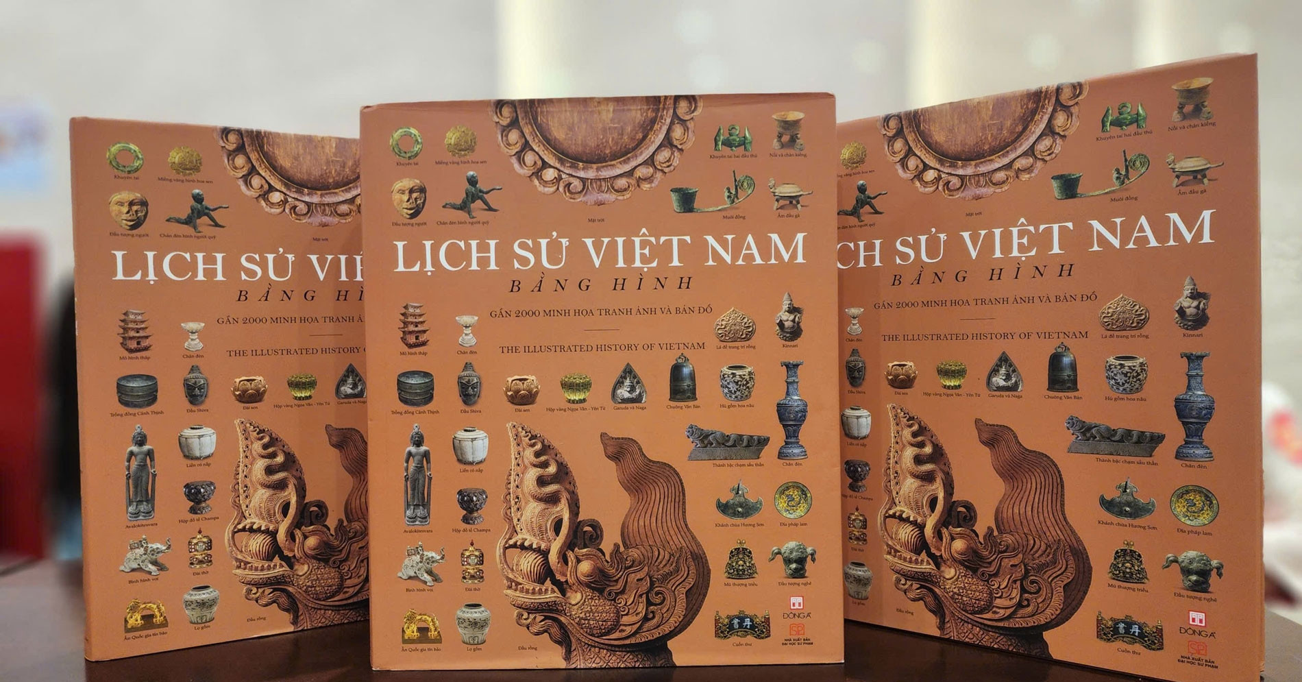 “Illustrated History of Vietnam” wins top National Book Award