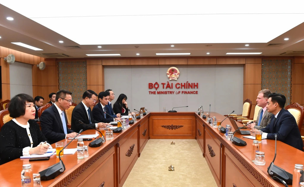 Vietnam steps up cooperation with US businesses to attract international capital