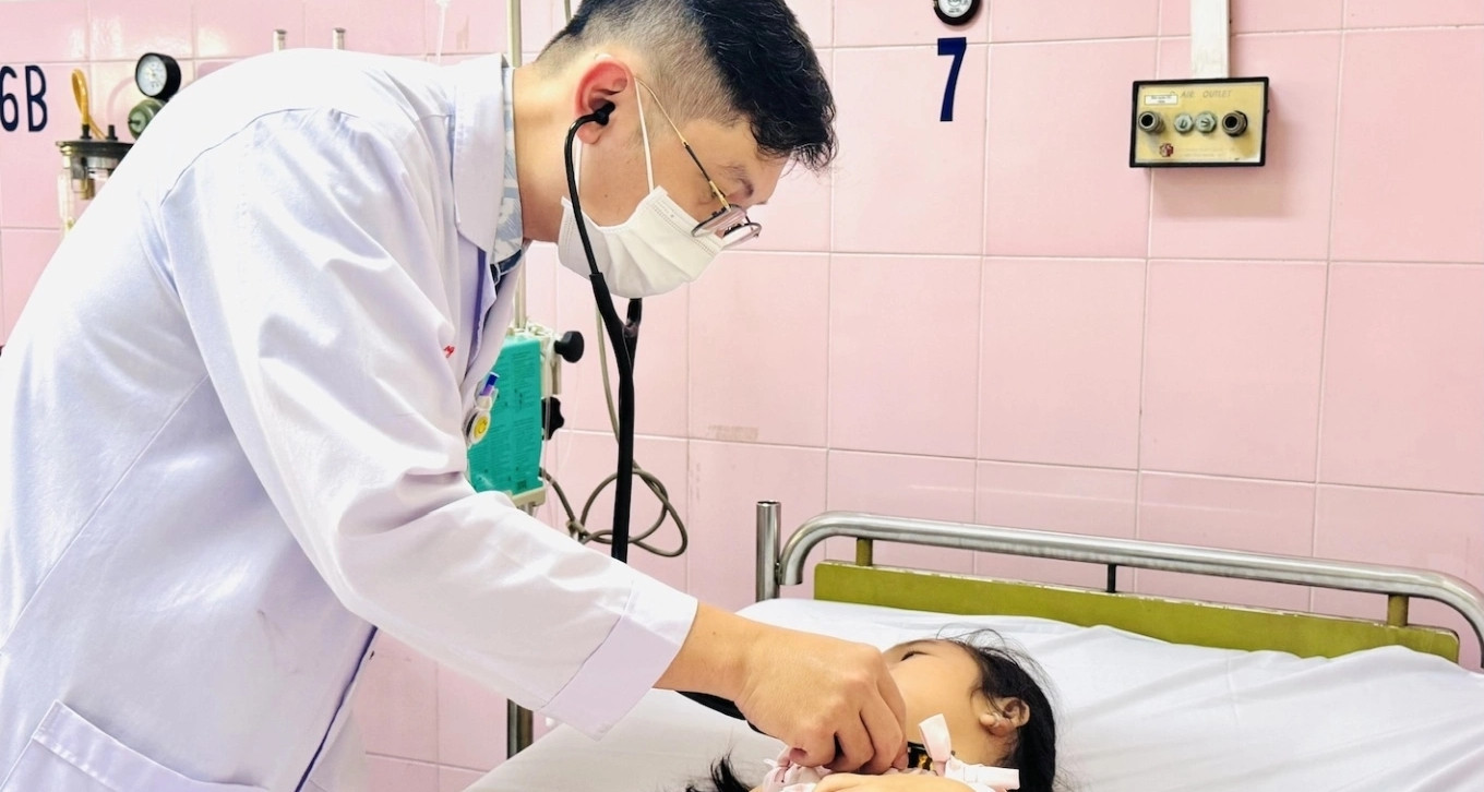 HCMC probes suspected mass food poisoning at primary school