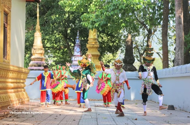 The Chhay-dam drum dance of the Khmer community in An Giang province (Photo: VNA)