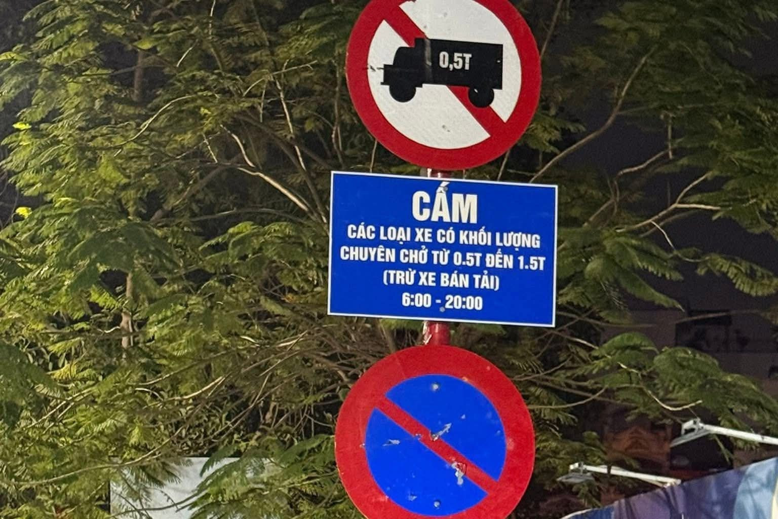 How to treat pickup trucks: amend regulations or adjust policies?