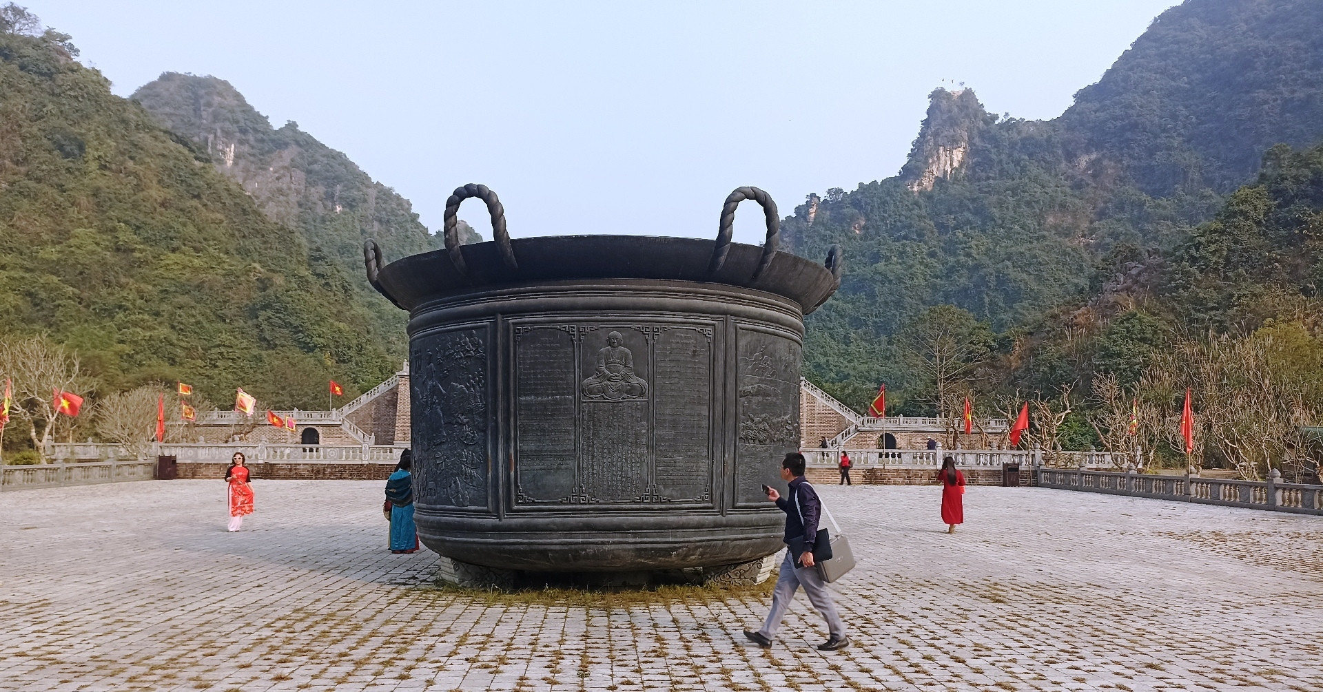 Sacred cauldron tells story of Vietnam&rsquo;s bronze heritage