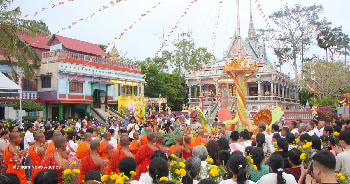PM Le Minh Hung extends Chol Chnam Thmay greetings to Khmer community