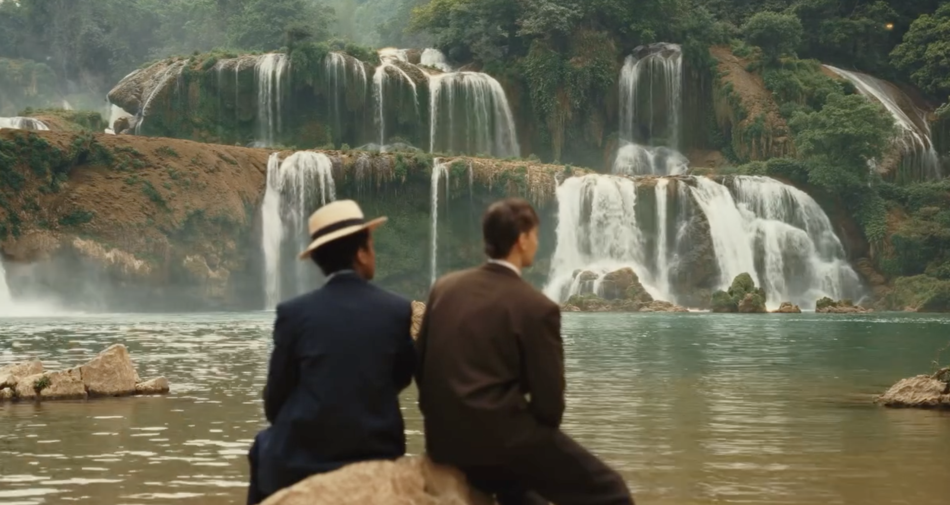 Foreign travelers captivated by Cao Bang’s cinematic beauty