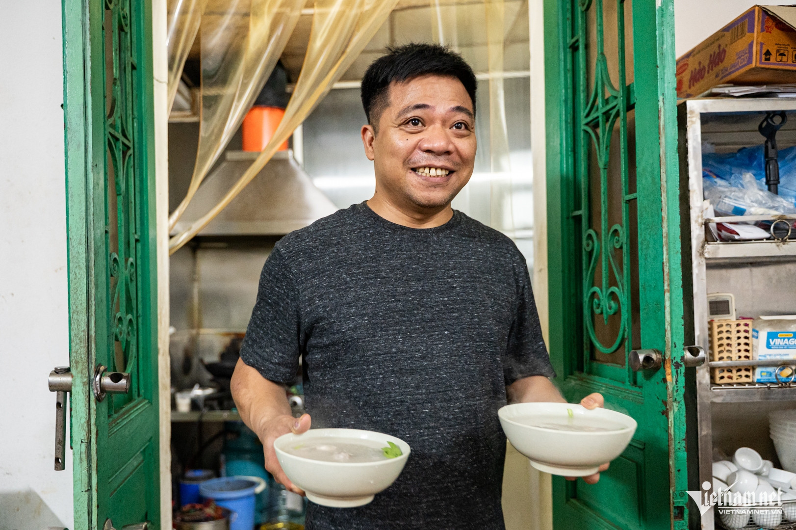 hanoi street food4.jpg