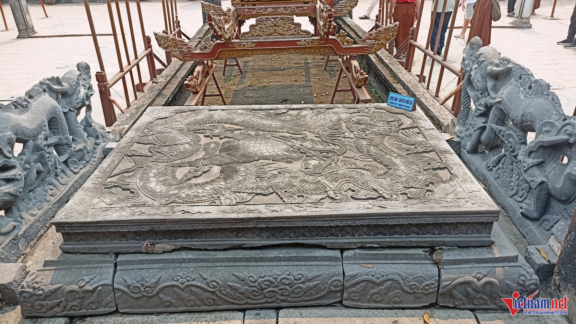 W-Long sàng tiền đường 1.jpg