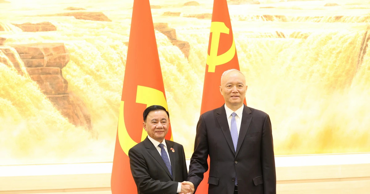Vietnamese, Chinese senior Party officials hold talks in Beijing