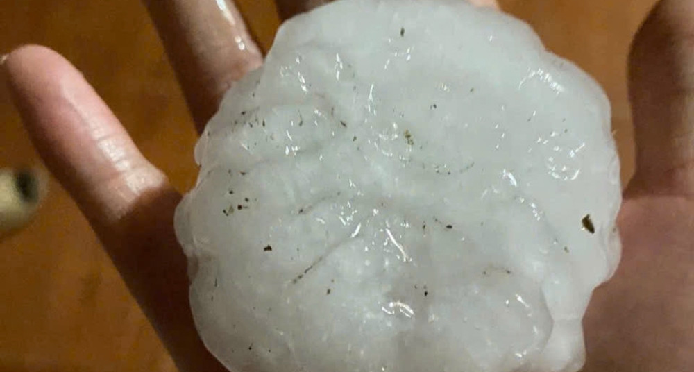Severe midnight hailstorm shocks residents in Lao Cai