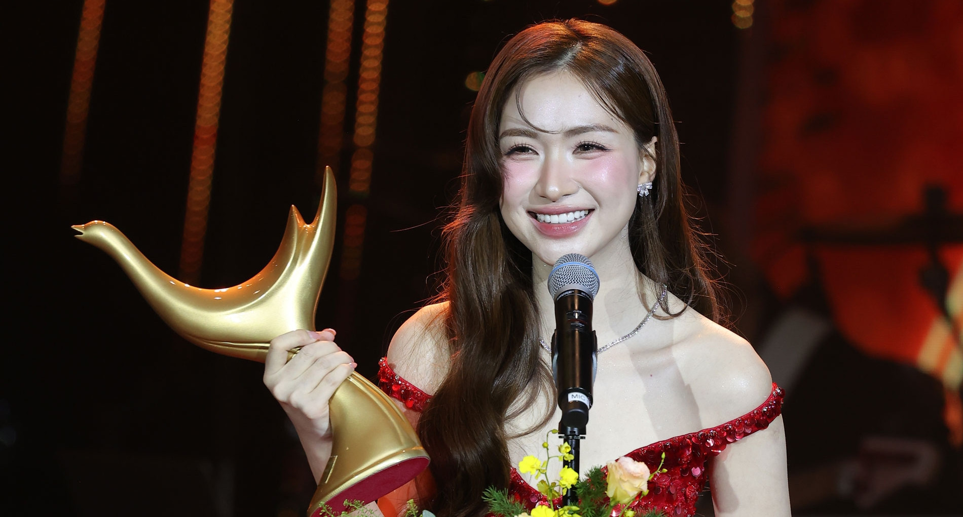 Vietnam’s music and sports stars honoured at Cong Hien Awards