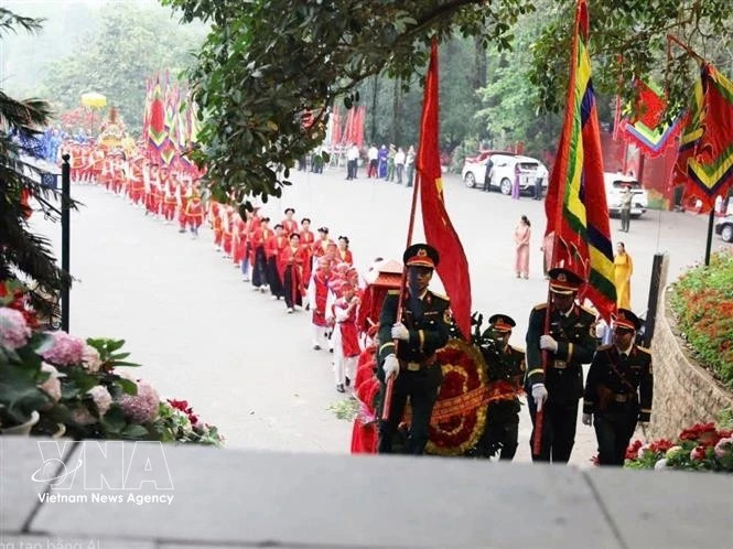 Incense offering honours Hung Kings at festival opening