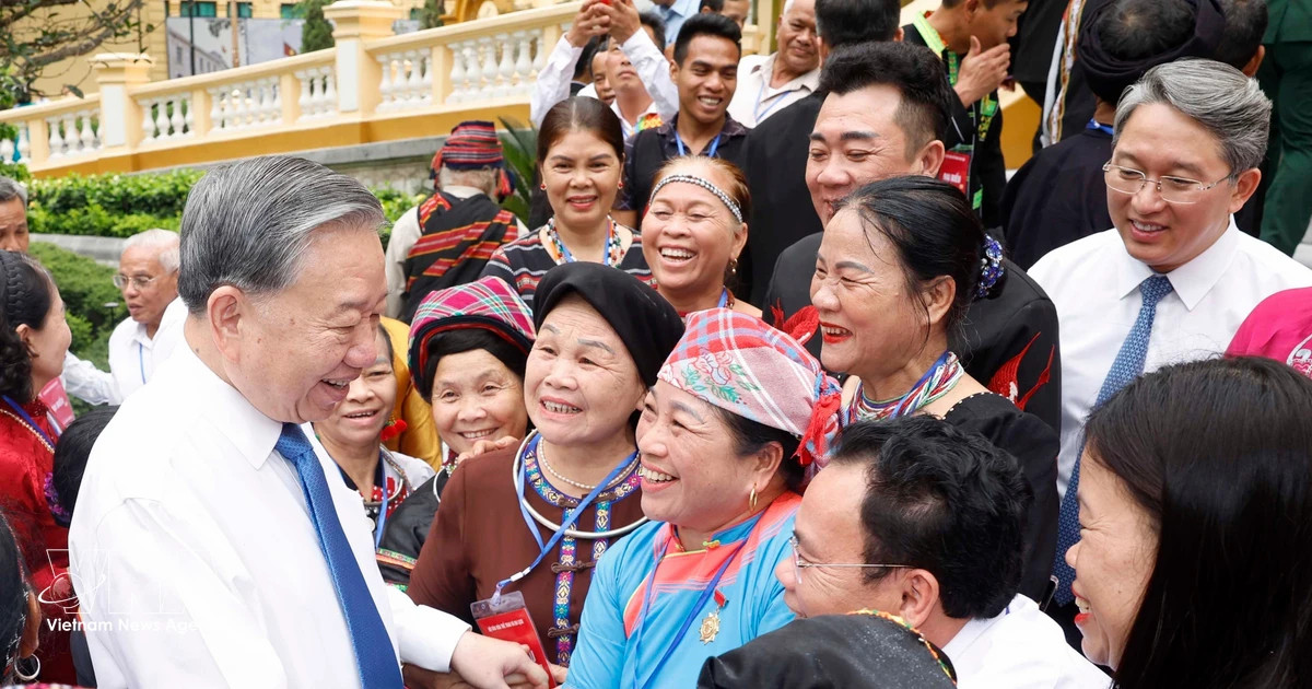 Top leader lauds unsung contributions by ethnic minority figures to VN culture