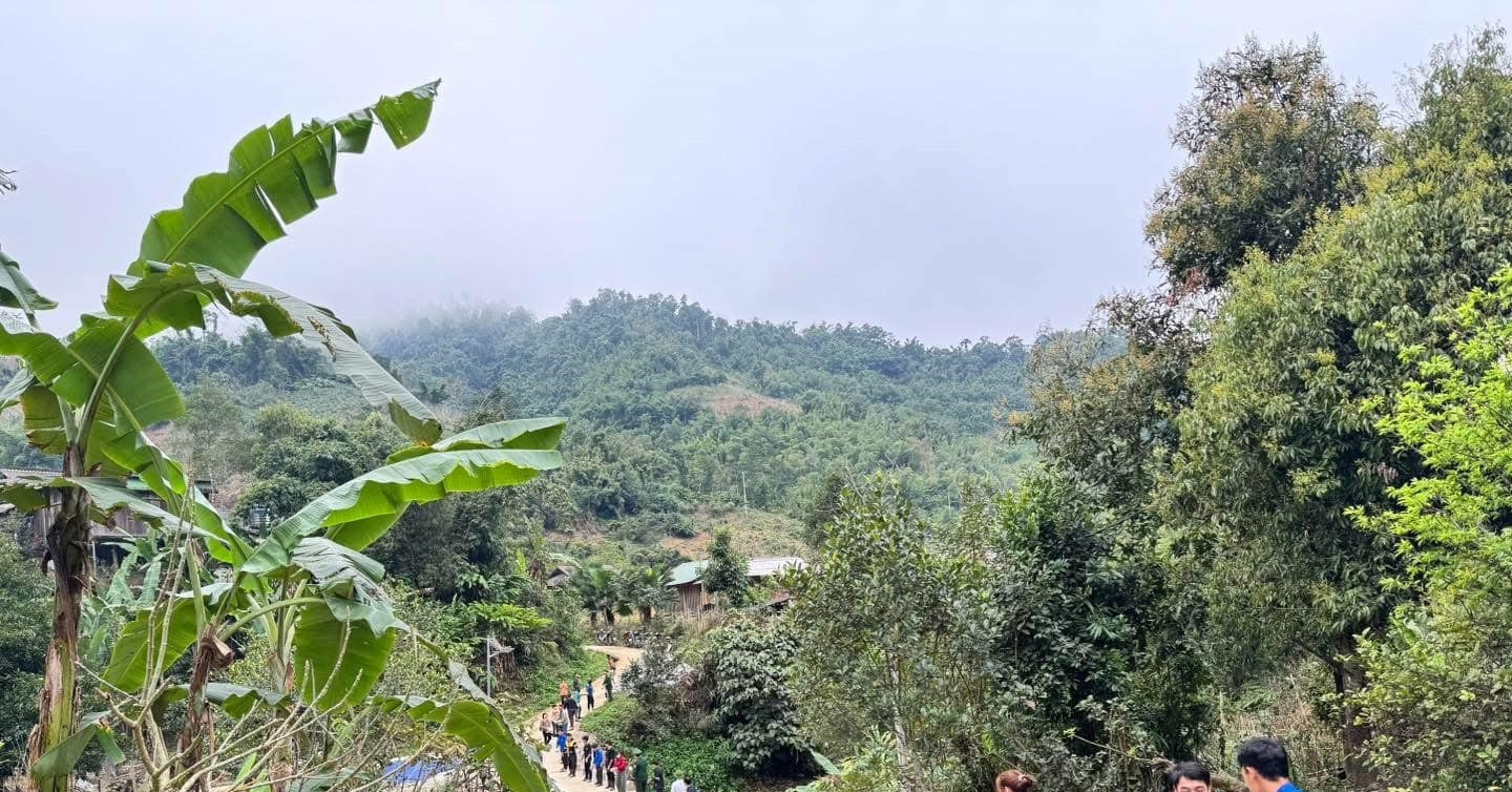 Vietnam cuts poverty rate, but “core poverty” remains unchanged